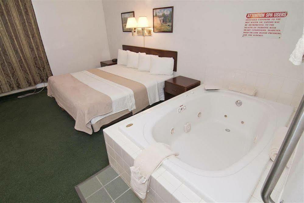 Americas Best Value Inn Zumbrota Esterno foto